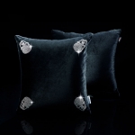 ONGO - LUXURY CRYSTAL PILLOW SMALL SKULL